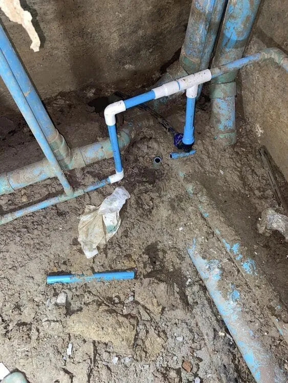 เดินระบบท่อน้ำดีใต้ถุนอาคาร โรงงานที่อยุธยา