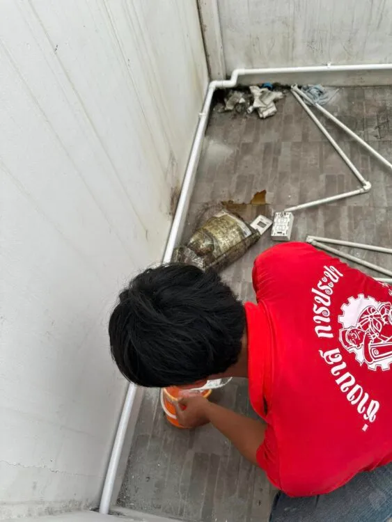 เดินท่อลอยสีขาว ลูกค้า พุทธมณฑลสาย4🙏🏻🙏🏻🙏🏻 ขอบคุณที่เรียกใช้บริการครับ 🥳🥳🥳🎉🎉🎉