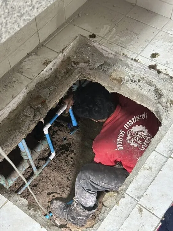 เดินระบบท่อน้ำดีใต้ถุนอาคาร โรงงานที่อยุธยา